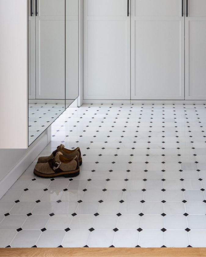 Pure B&W Octagon 100 hover